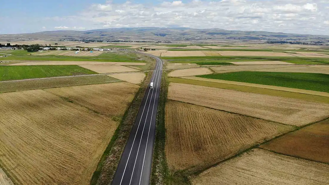 Kars'ta tarım arazilerinin dron görüntüsü hayran bıraktı