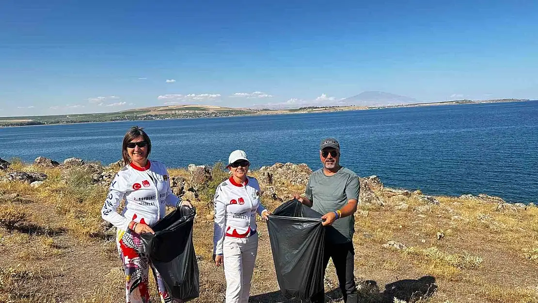 Van Gölü sahili temizlendi
