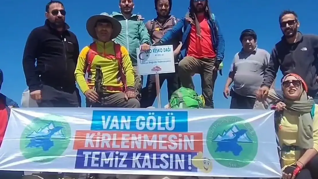 Van'da Reşko Zirvesi'ne tırmanarak farkındalık yarattılar