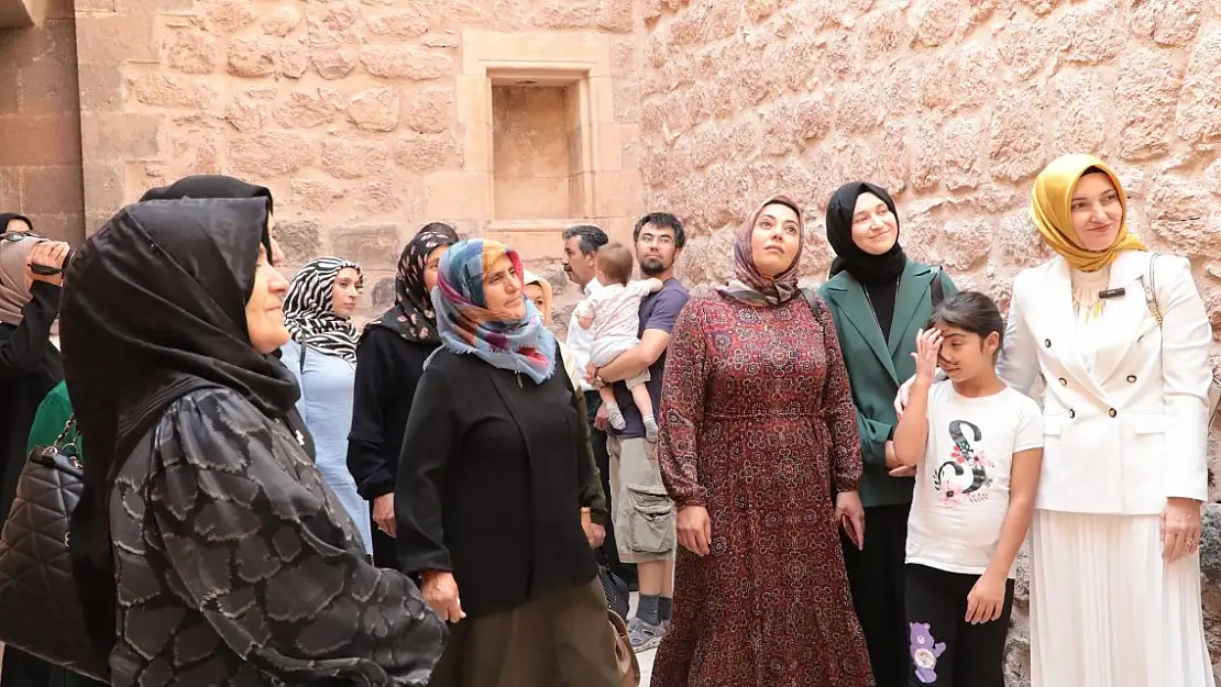 Ağrı'da Kadınlar Hem Eğitimle Hem de Kültürel Miraslarla Buluşuyor