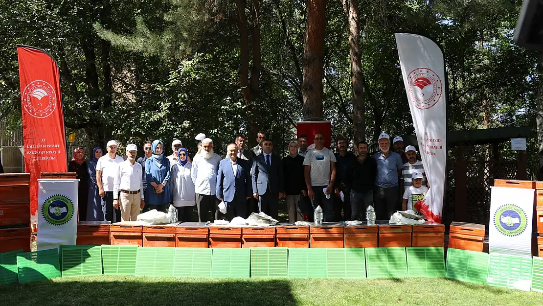 Erzurum'da arıcılara kovan desteği
