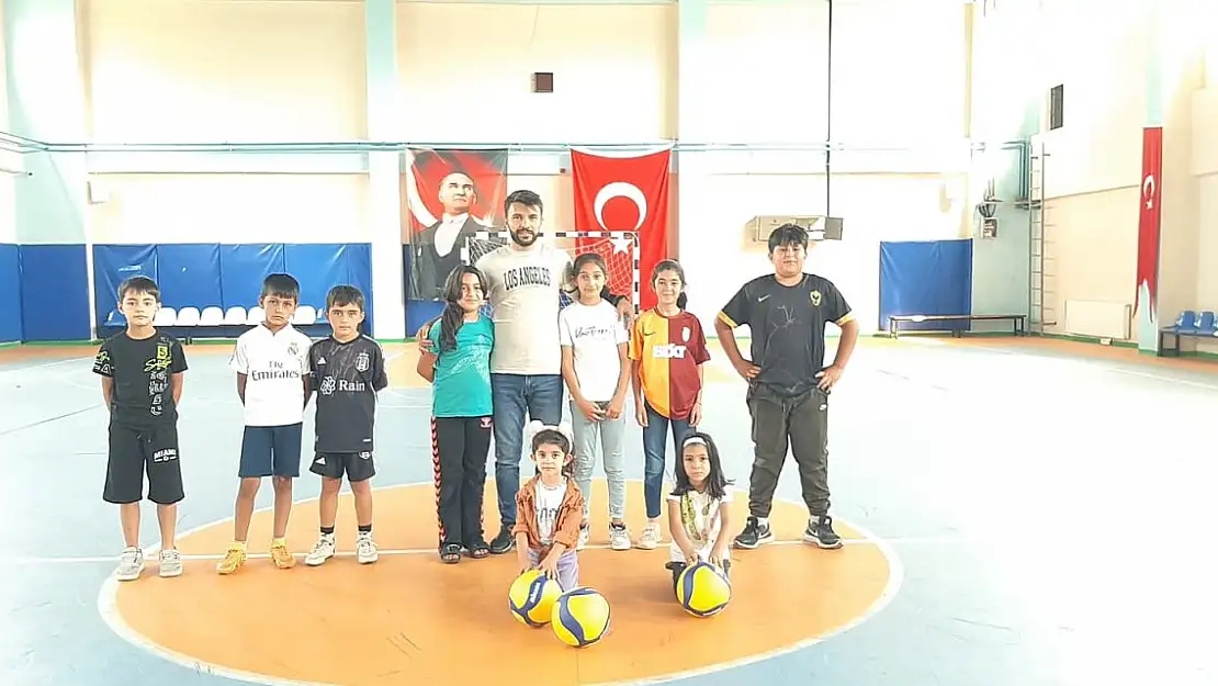 Taşlıçay'da Voleybol Heyecanı