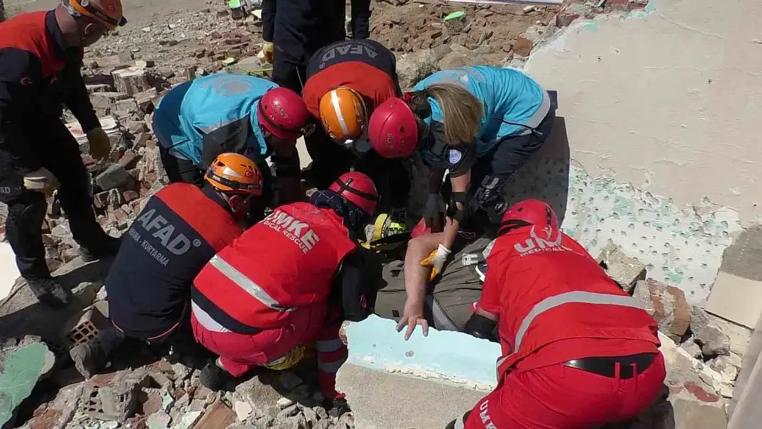 Erzurum'da gerçekçi deprem tatbikatı