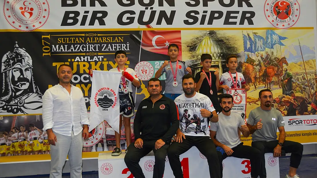 Bitlis'te düzenlenen Muaythai Şampiyonası sona erdi
