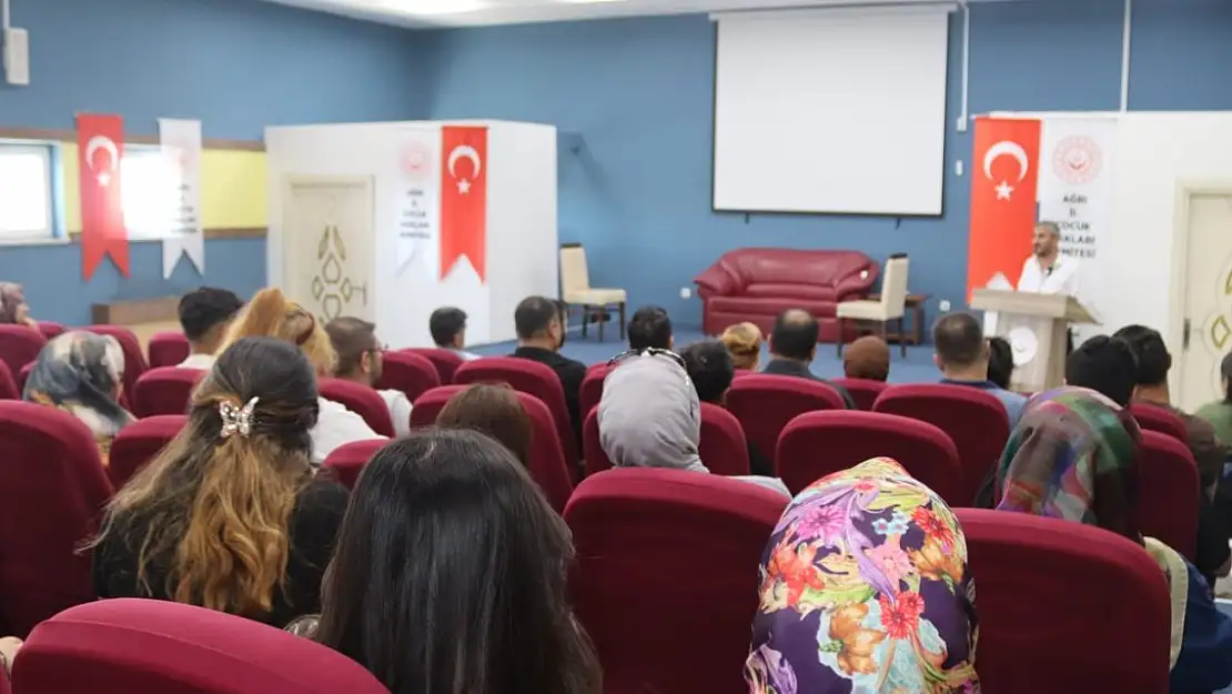 Ağrı Çocuk Hakları Komitesi'nden Tiyatro ve Şiir Programı