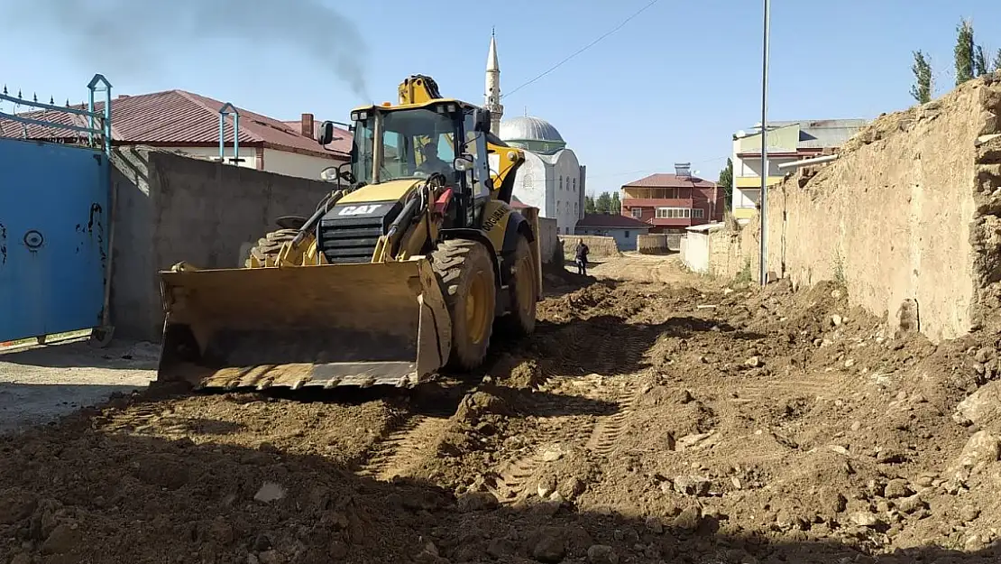 İshakpaşa Mahallesi'nde Sokaklar Yenileniyor