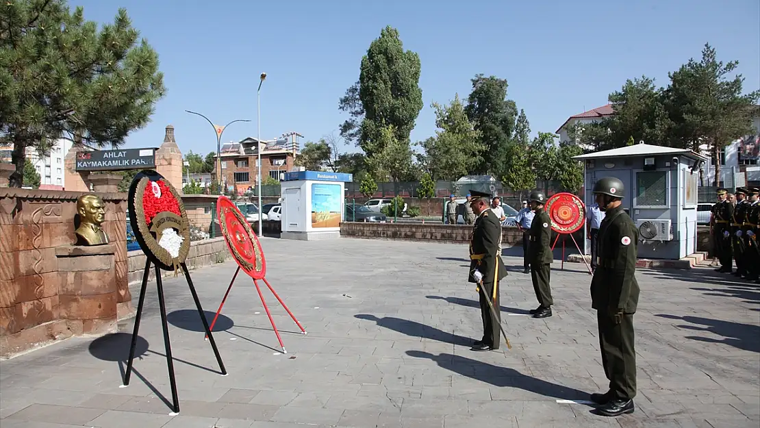 Bitlis'te Büyük Zafer'in 102. yıl dönümü kutlandı