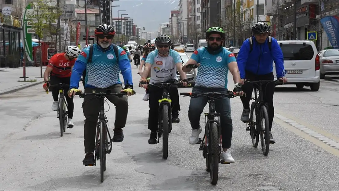 Van'da öğretmenler, 30 Ağustos Zafer Bayramı kapsamında pedal çevirdi