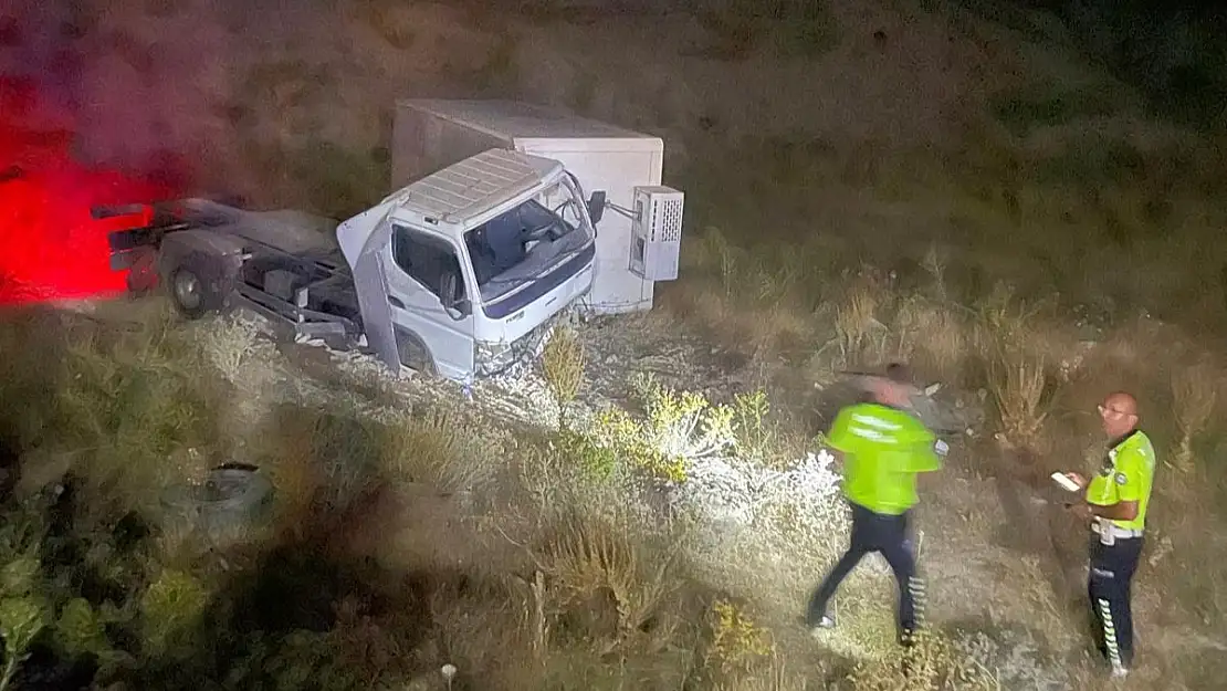 Van'da kontrolden çıkan araç şarampole yuvarlandı