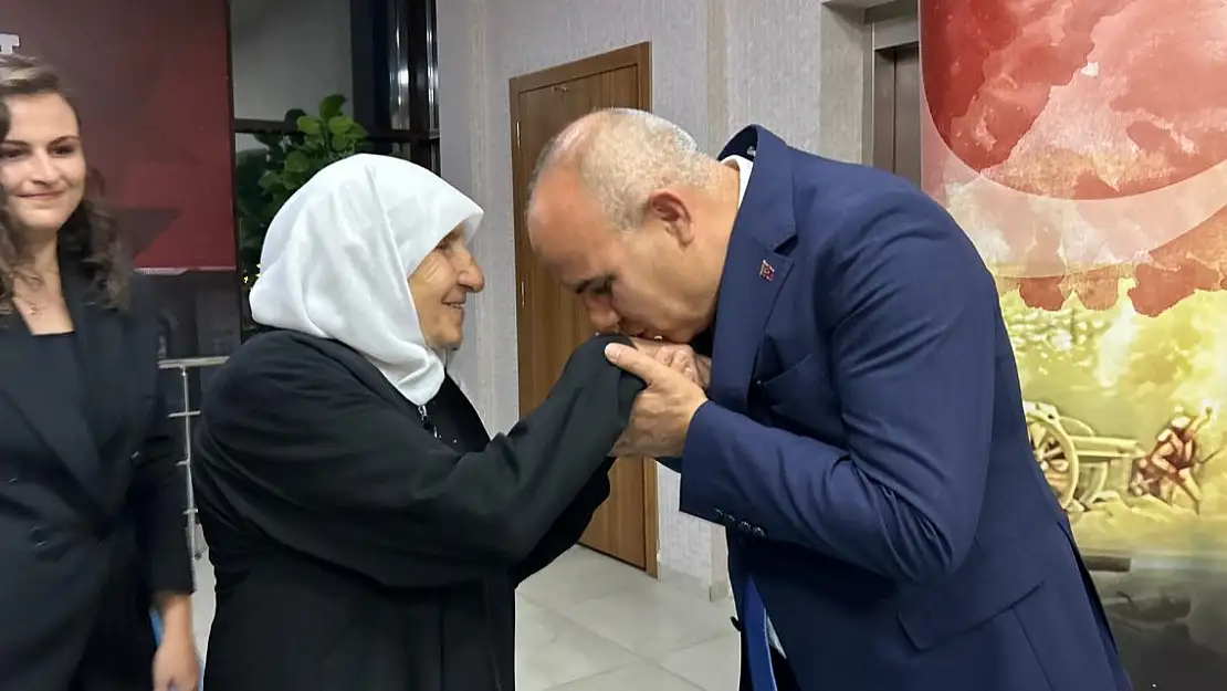 Vali Koç, şehit aileleri ve gaziler ile tek tek ilgilendi