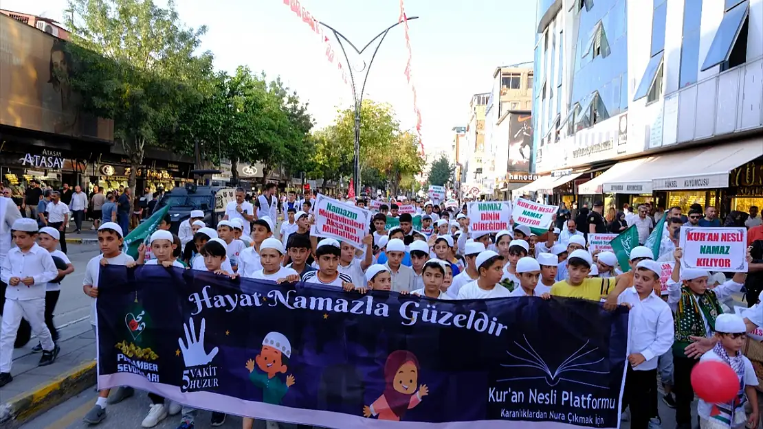 Van'da 'Hayat Namazla Güzeldir' etkinliğine yoğun ilgi