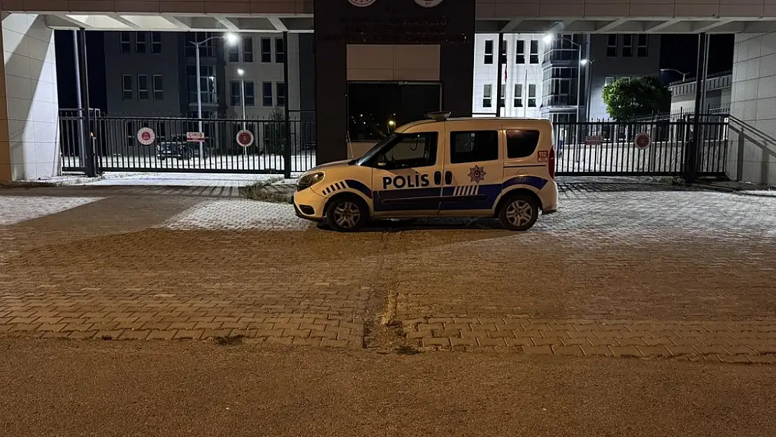 Erzurum'da babasını ve babasının arkadaşını av tüfeğiyle öldüren zanlı tutuklandı