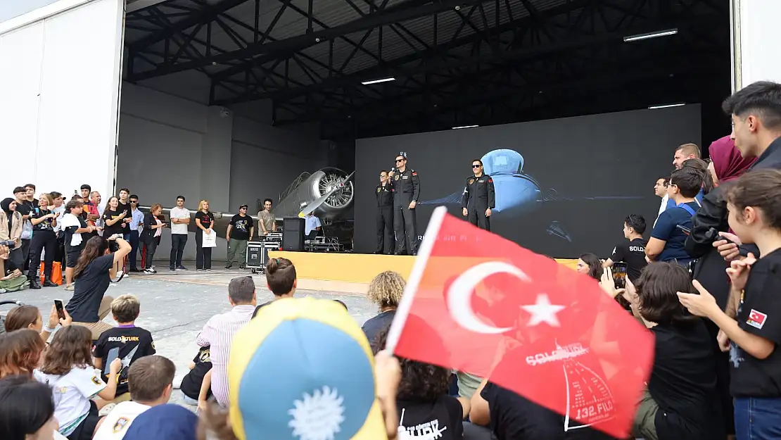 Halktan SOLOTÜRK pilotlarına yoğun ilgi