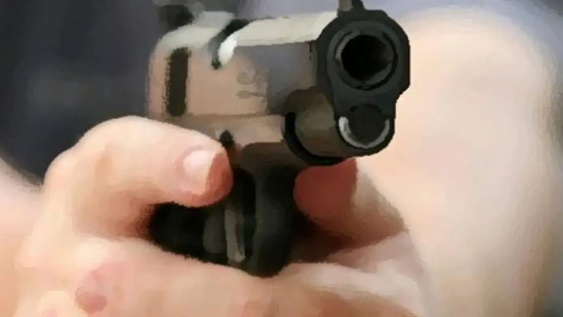 Kars'ta Belediye Başkanının kardeşinin aracına silahlı saldırı