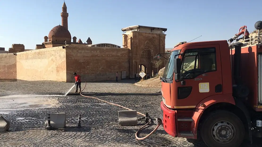 Saray'da temizlik zamanı
