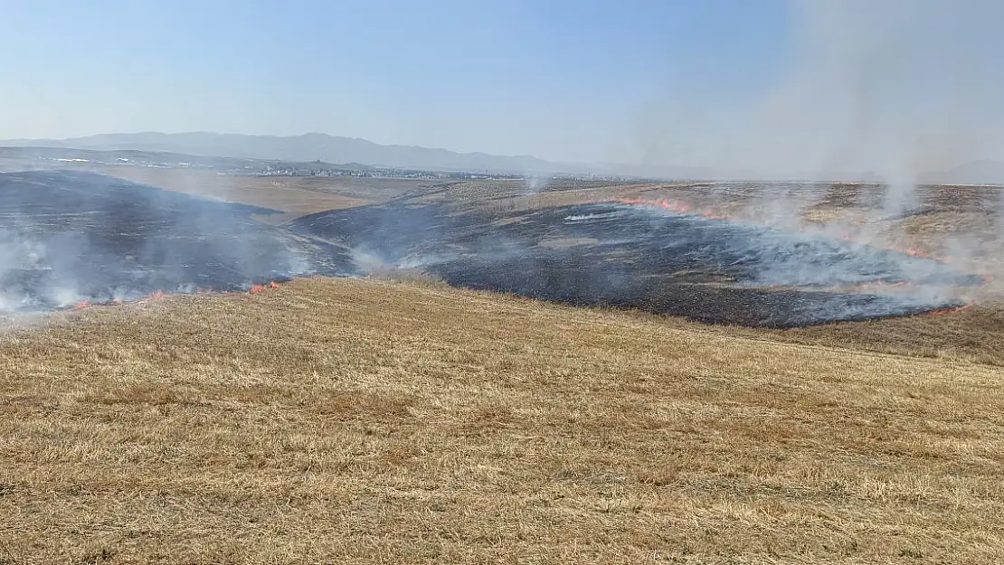 Ağrı'da anız yangınlarının ardı arkası kesilmiyor