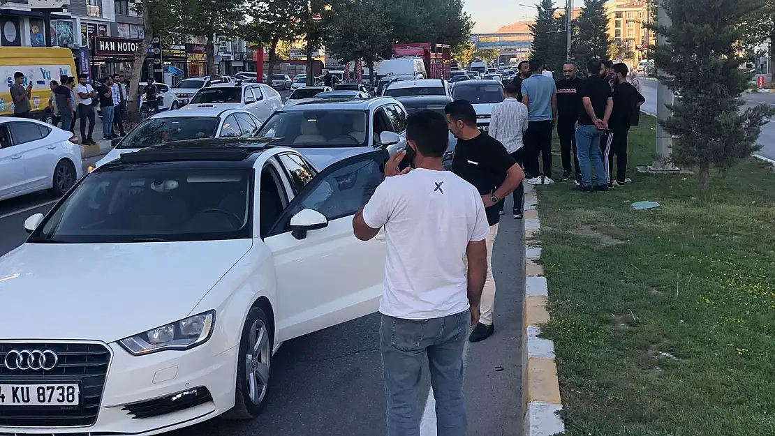 Van'da 5 araç birbirine girdi