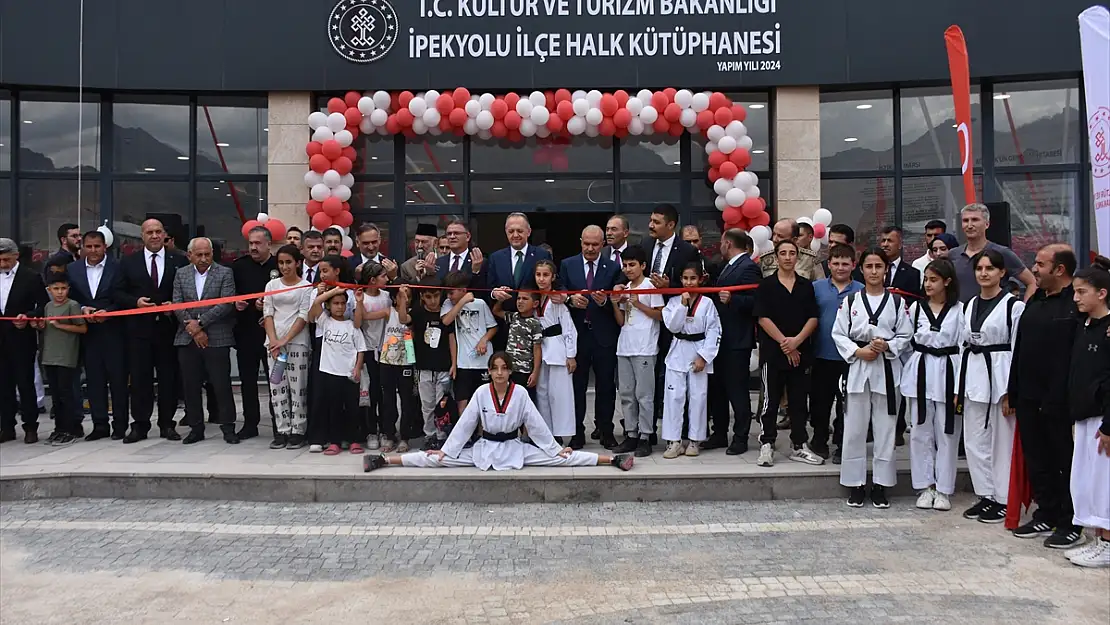 Kültür ve Turizm Bakan Yardımcısı Yazgı, Van'da kütüphane açılışına katıldı