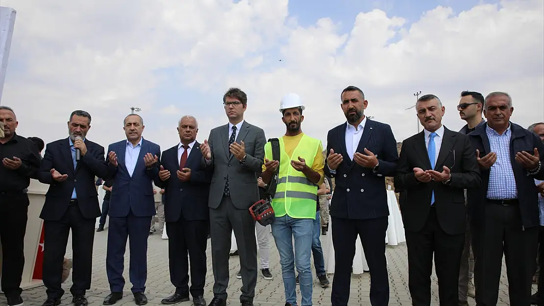 Van'da onlarca kişiye istihdam sağlayacak fabrikanın temeli atıldı