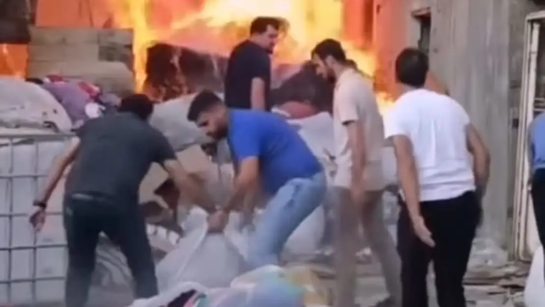 Van'da bir depo alev alev yandı