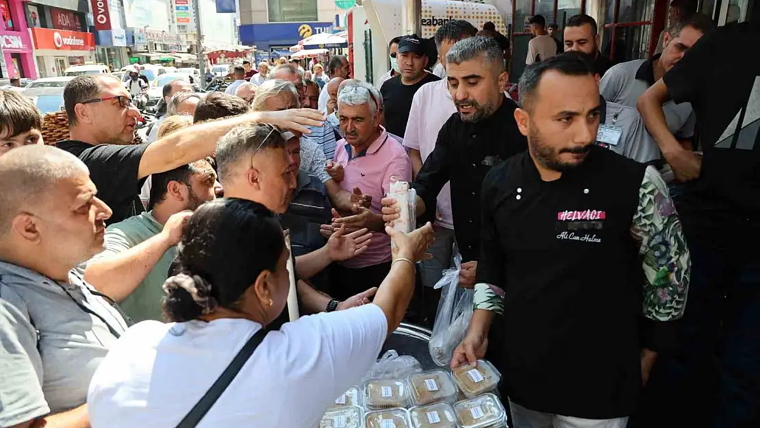 Narin'in anısına helva ve döner dağıttılar: İzdiham yaşandı