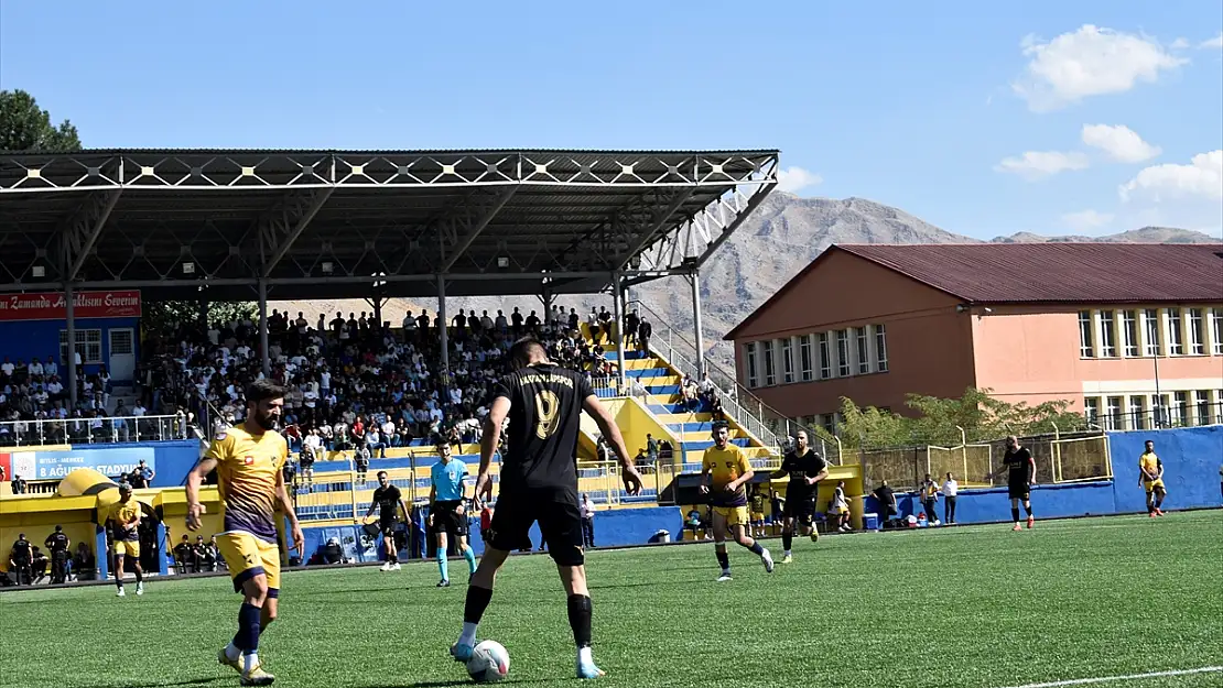 Bitlis Özgüzelderespor adını 2. tura yazdırdı