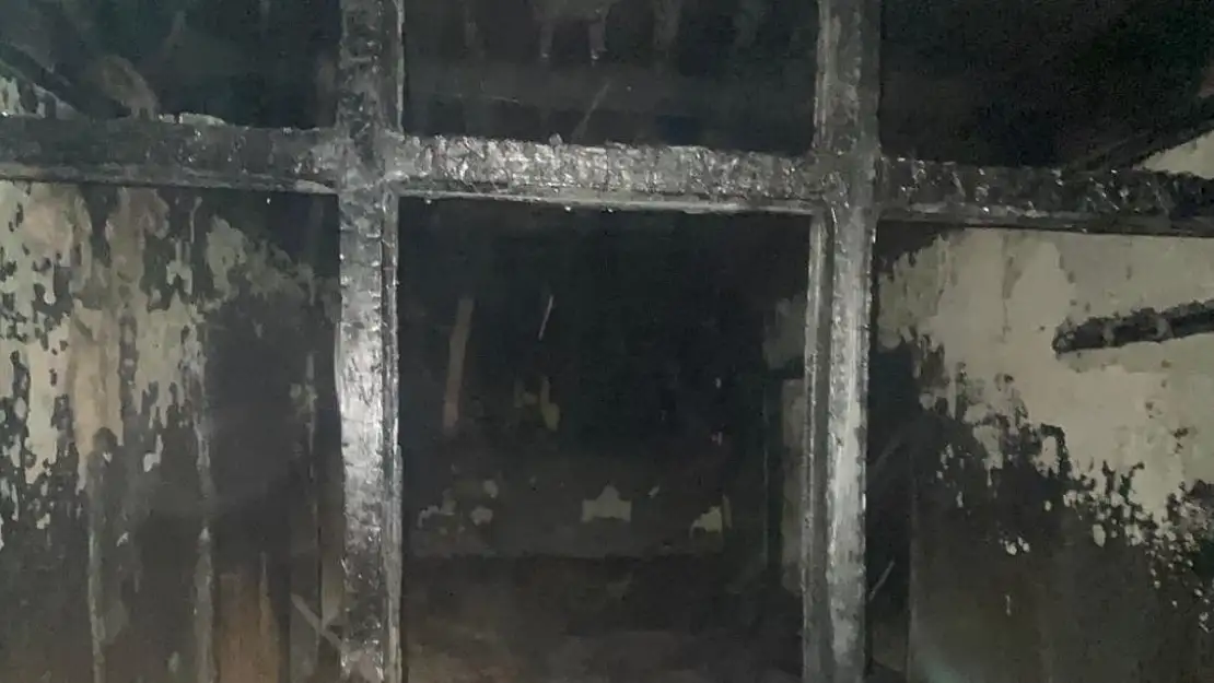 Ağrı'da alevler her yeri sardı: 1 itfaiyeci yaralandı