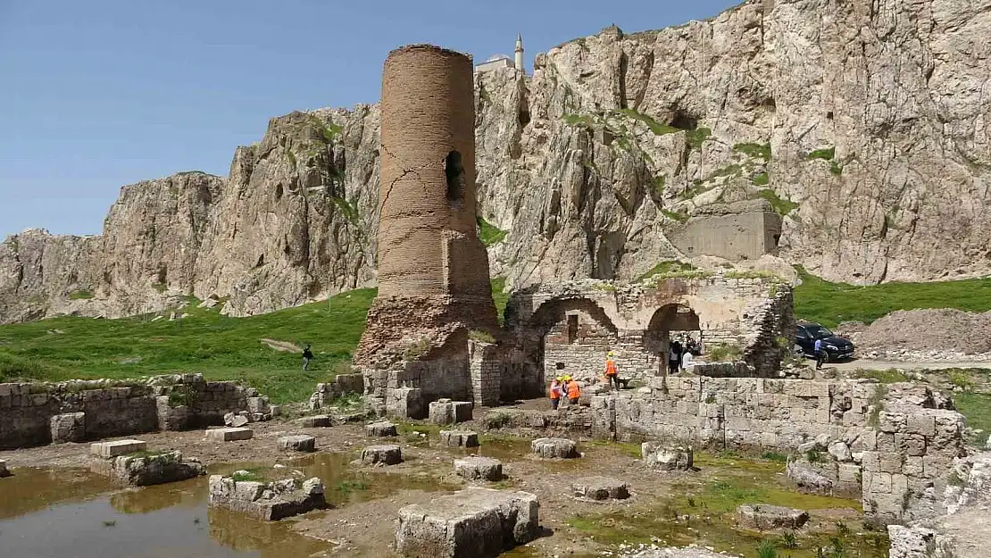 Van'da 750 yıllık cami restore edilecek