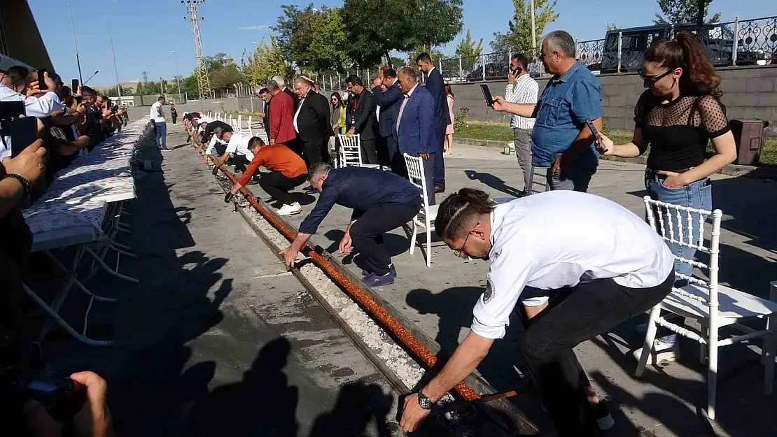 Van'da 65 metrelik kebap dakikalar içerisinde tüketildi