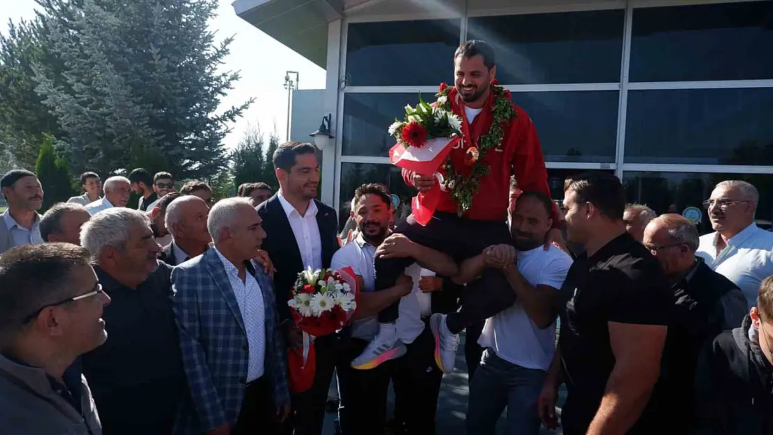Olimpiyat şampiyonu Bölükbaşı'na, memleketi Erzurum'da coşkulu karşılama