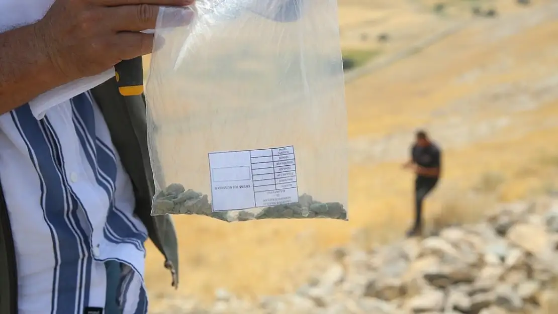 Çavuştepe Kalesi'nde çıkan metal buluntular gün yüzüne çıkarıldı