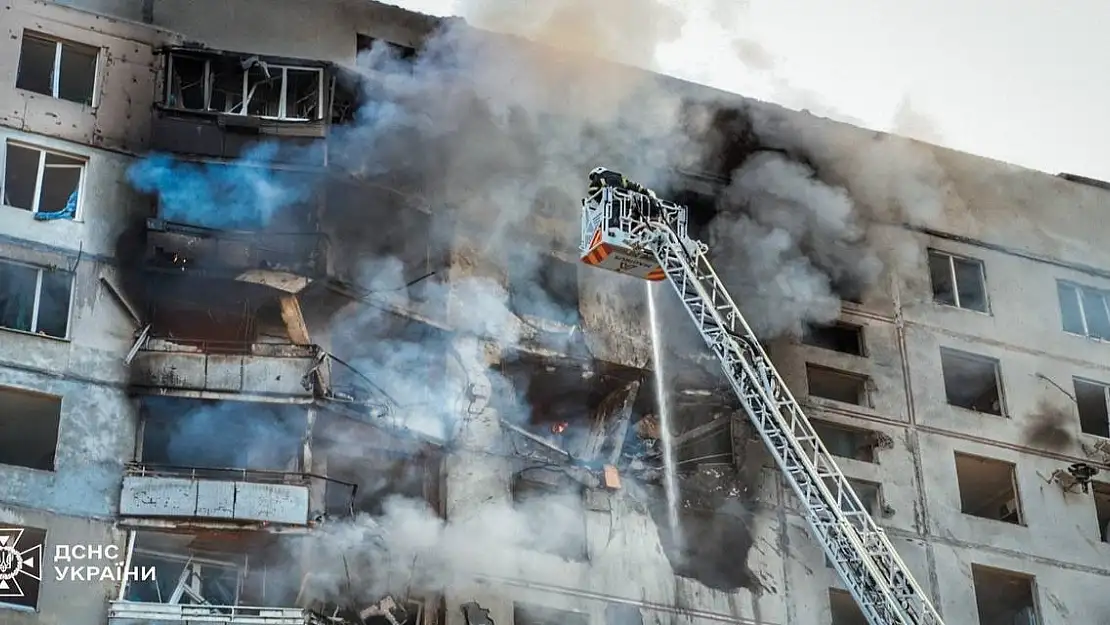 Rusya, Ukrayna'da sivillerin olduğu binaya saldırı düzenledi