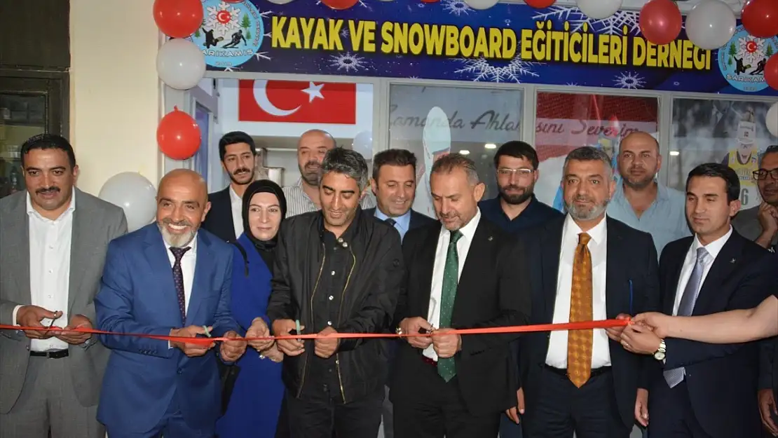 Kars'ta Kayak ve Snowboard Eğiticileri Derneği ofisi açıldı