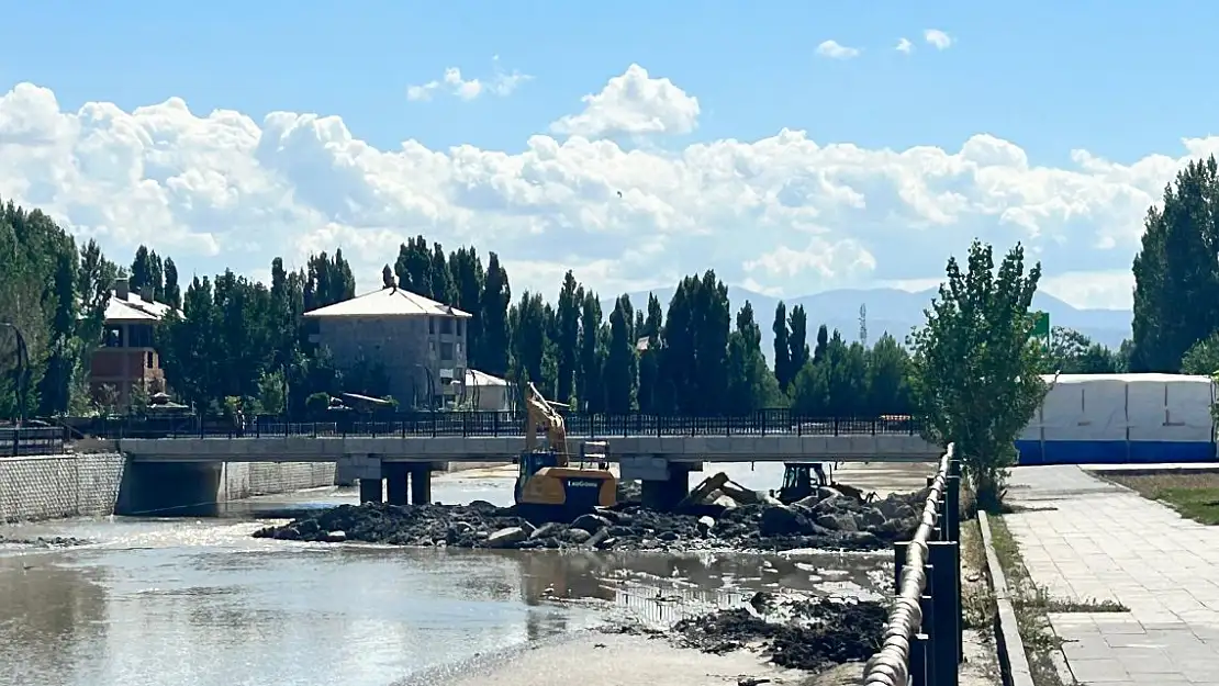 Ağrı'nın yeni köprüsünde sona gelindi