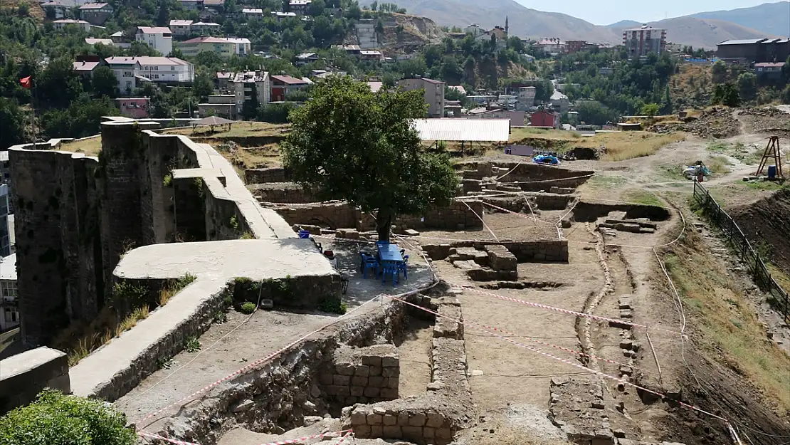 Bitlis Kalesi'nde içme suyu şebekesi bulundu