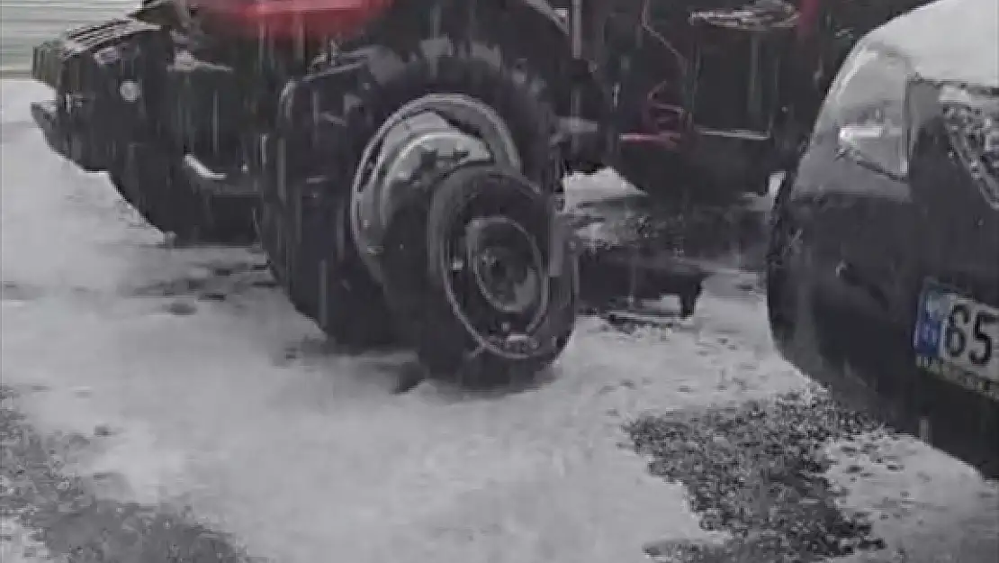 Van'da adeta beyaza bürüdü