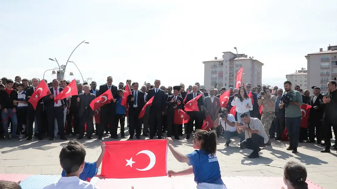 Vali Koç: 'Gazi, vatan sevgisinin sembolüdür'