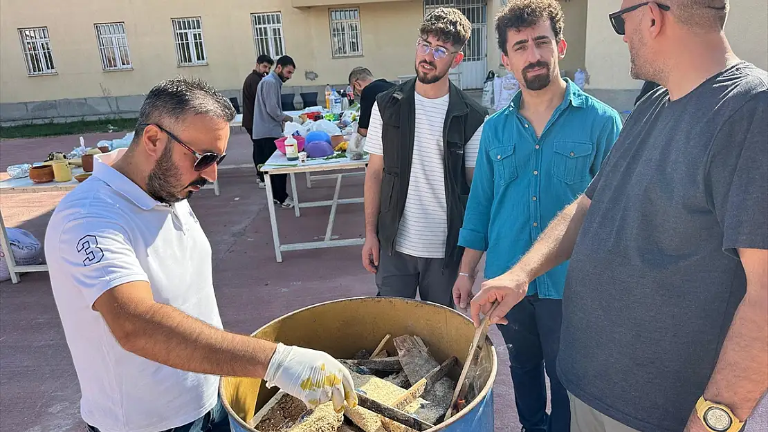 Van'da çukurda pişirim tekniğiyle seramik pişirildi
