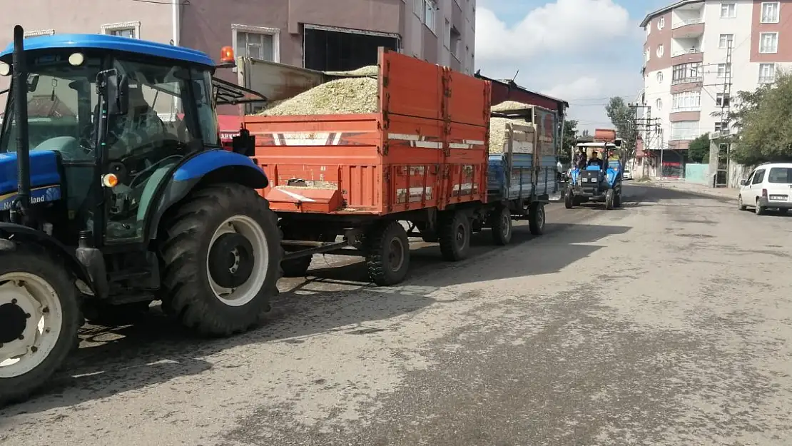 Ağrı'da samanlar satışa çıktı
