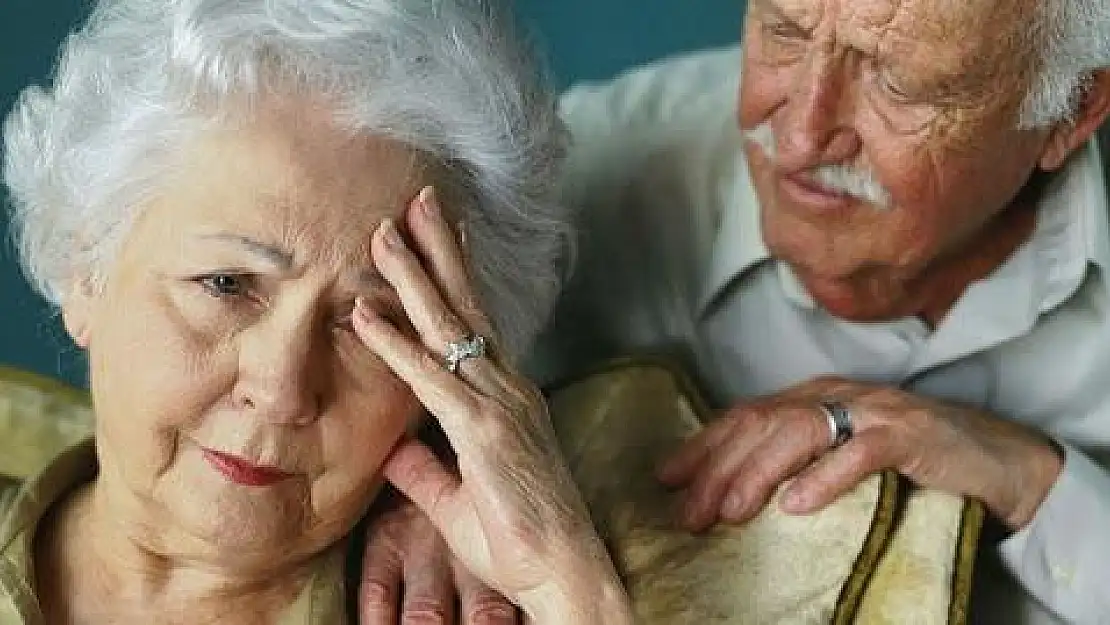 Alzheimer hastalığı kadınları daha çok etkiliyor