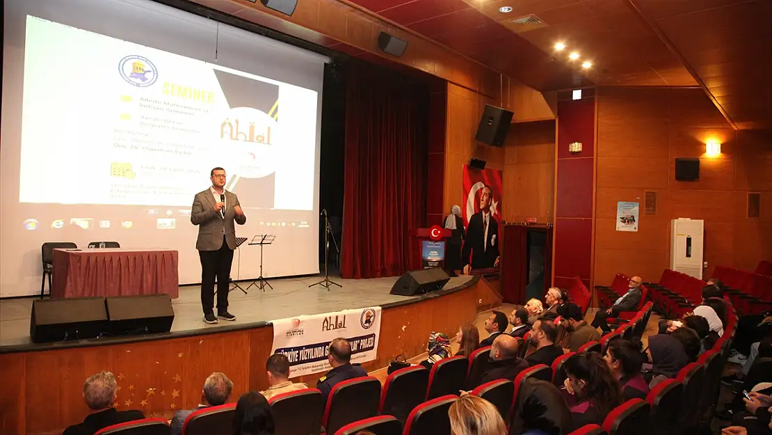 Ahlat'ta aile konulu konferans