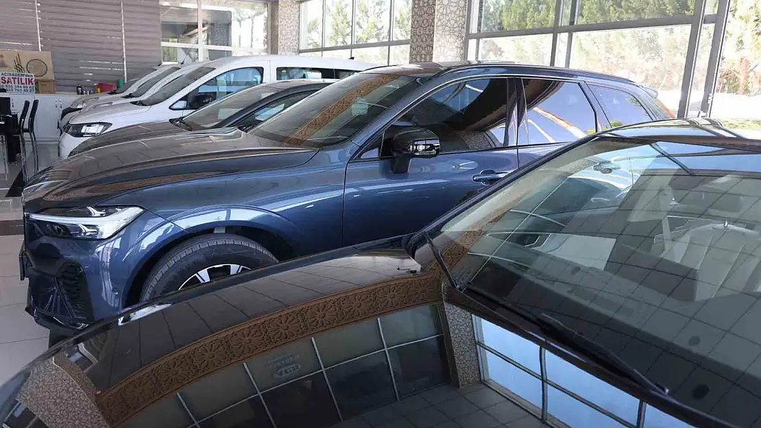 Yüksek faizler otomotiv sektörünü fena vurdu