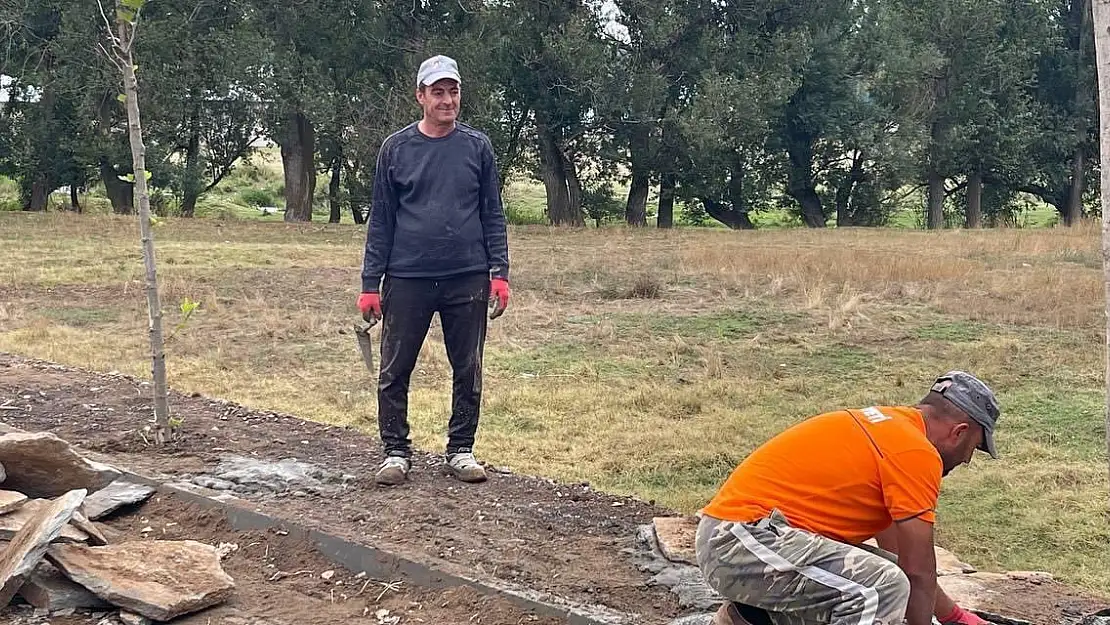 Patnos'un dokusuna uygun kaldırımlar yapılıyor