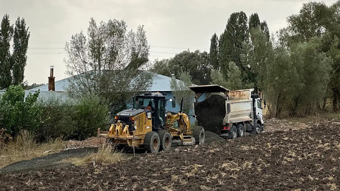 Ağrı'da köy yollarına kış bakımı