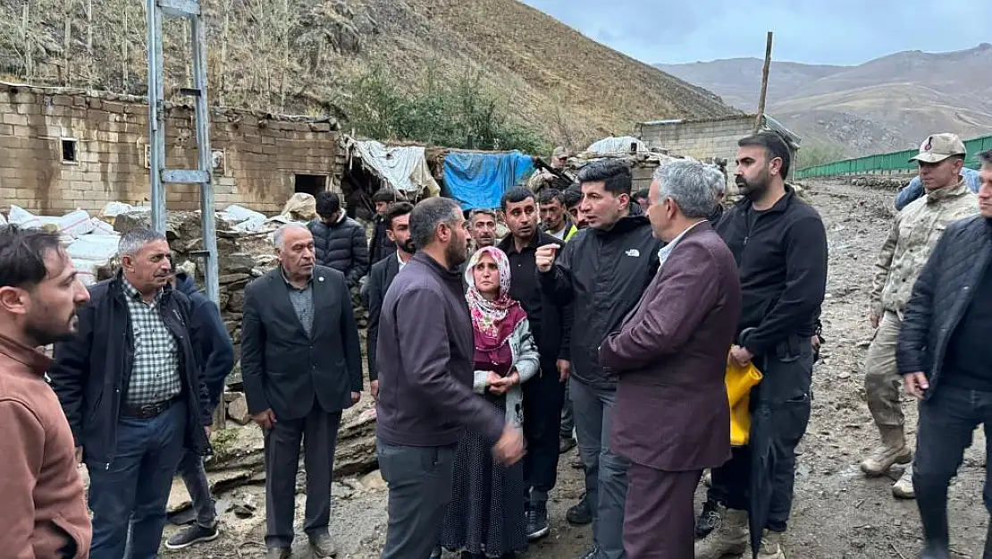 Van'ın Saray Kaymakamı Gürdal sel bölgesine gitti