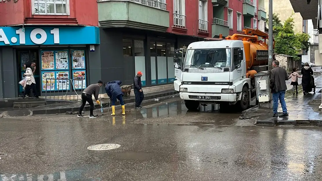 Ağrı'da yağmur sonrası her  yer göle döndü