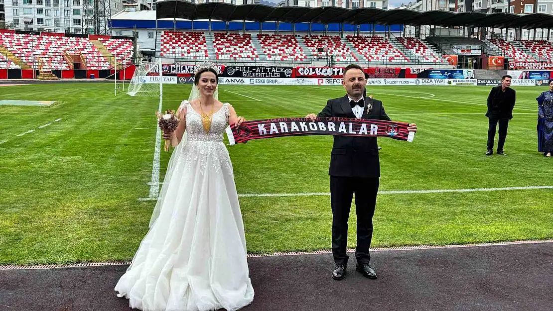 Vanlı kadın hakem bu kez stada düğün hatırası için geldi
