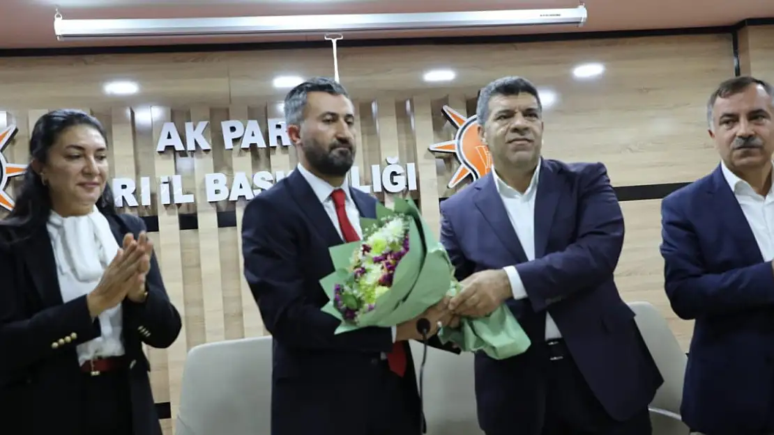 AK Parti Ağrı İl Başkanlığı'nda devir teslim töreni