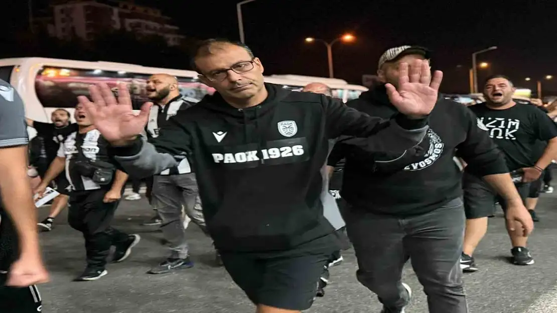 PAOK Taraftarları Galatasaray'ın Evinde