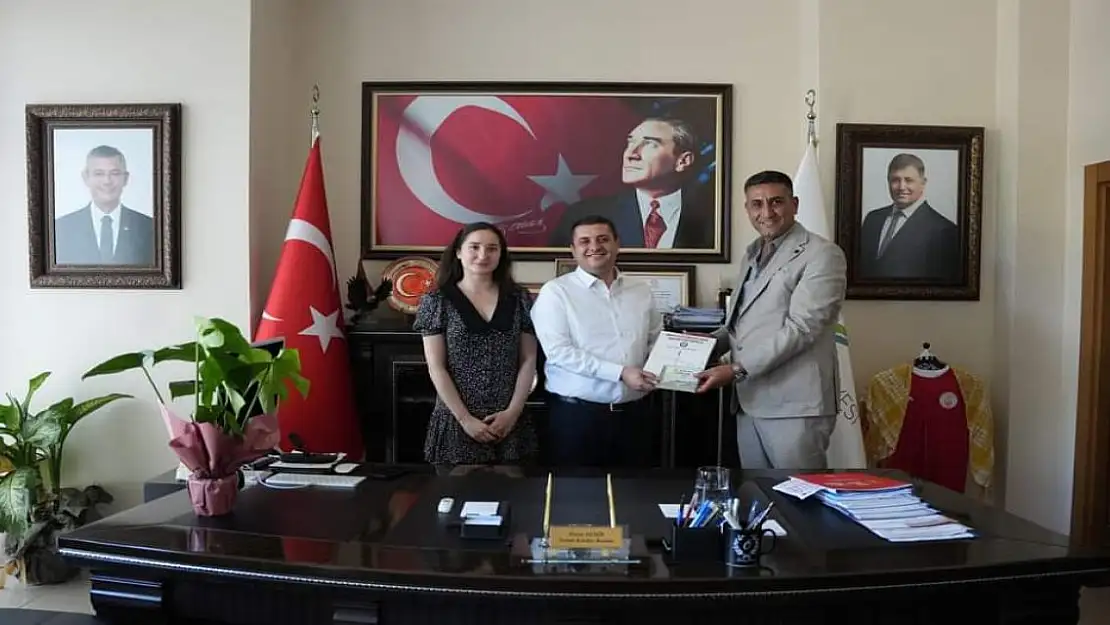 İzmir'deki Ağrılılardan Başkan Övünç Demir'e Ziyaret